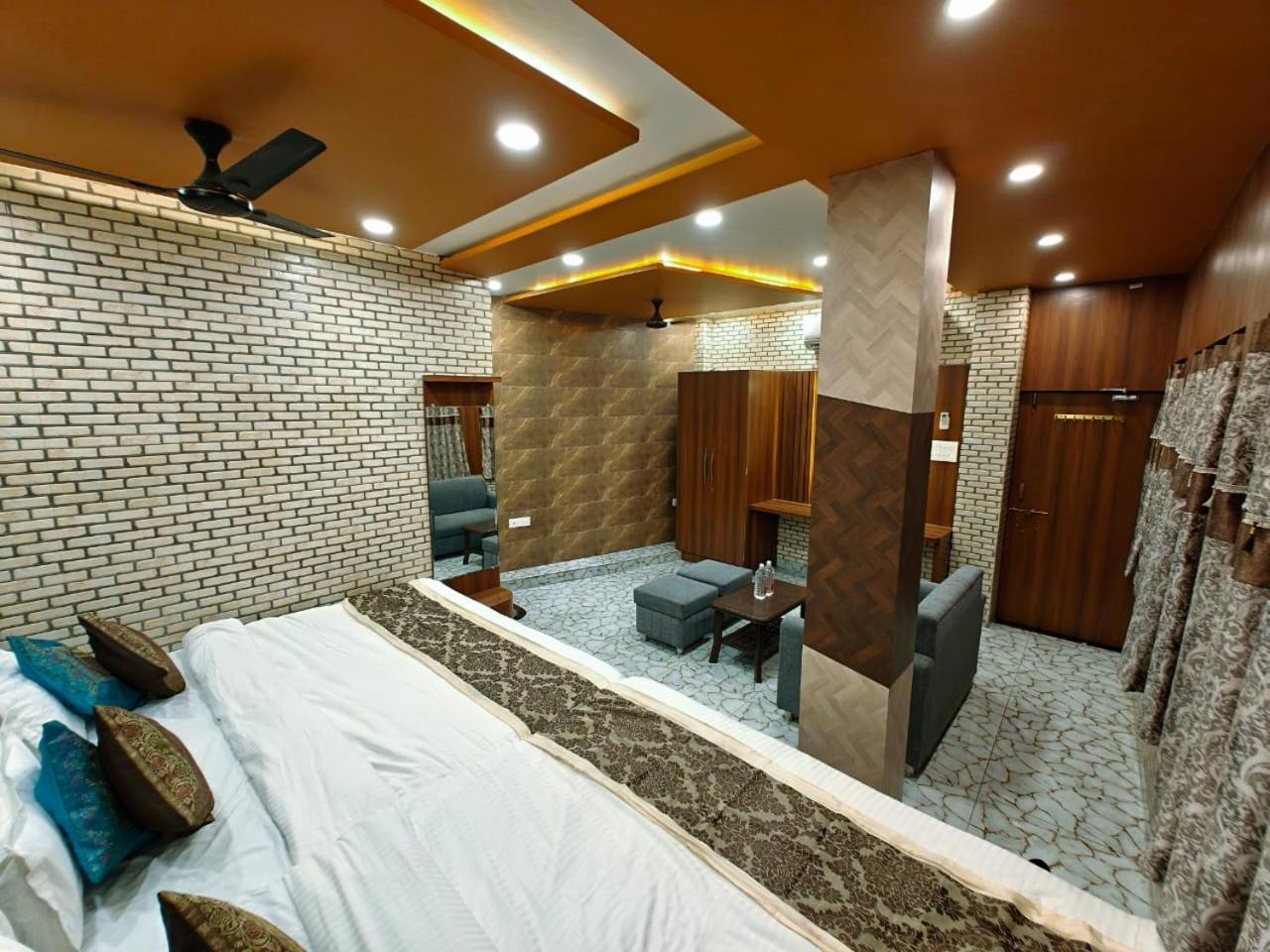 Shri Kailash Pati Guest House- Opposite Kashi Vishwanath Temple Varanasi Exterior foto