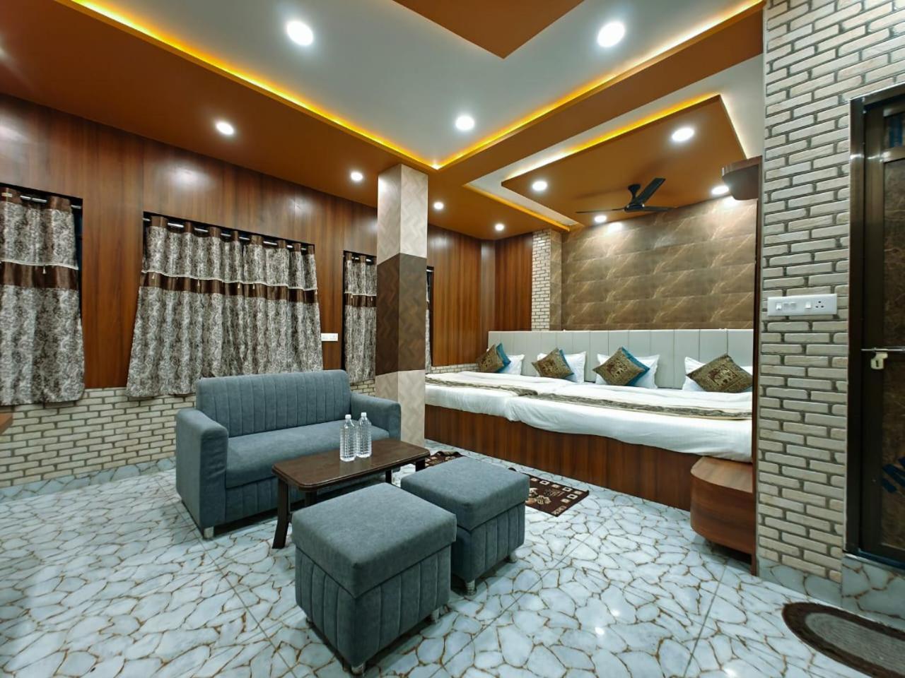 Shri Kailash Pati Guest House- Opposite Kashi Vishwanath Temple Varanasi Exterior foto