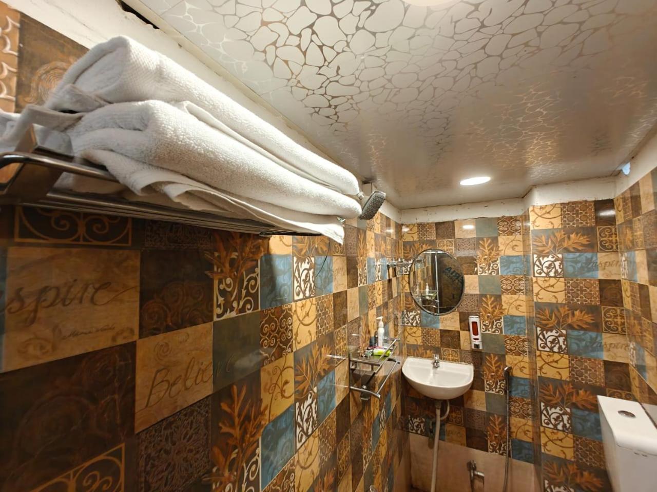 Shri Kailash Pati Guest House- Opposite Kashi Vishwanath Temple Varanasi Exterior foto