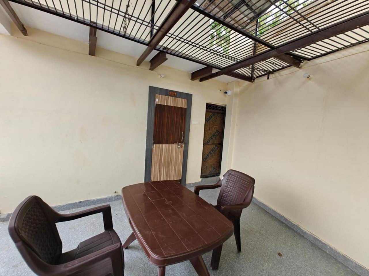 Shri Kailash Pati Guest House- Opposite Kashi Vishwanath Temple Varanasi Exterior foto